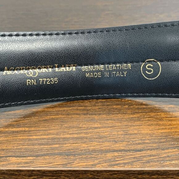 Accessory Lady Black and Gold Italian Leather Belt - Picture 2 of 5